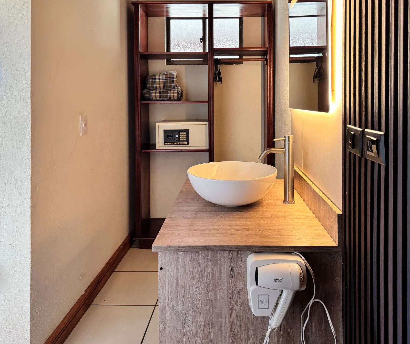 Standard Room - Bathroom and Safe